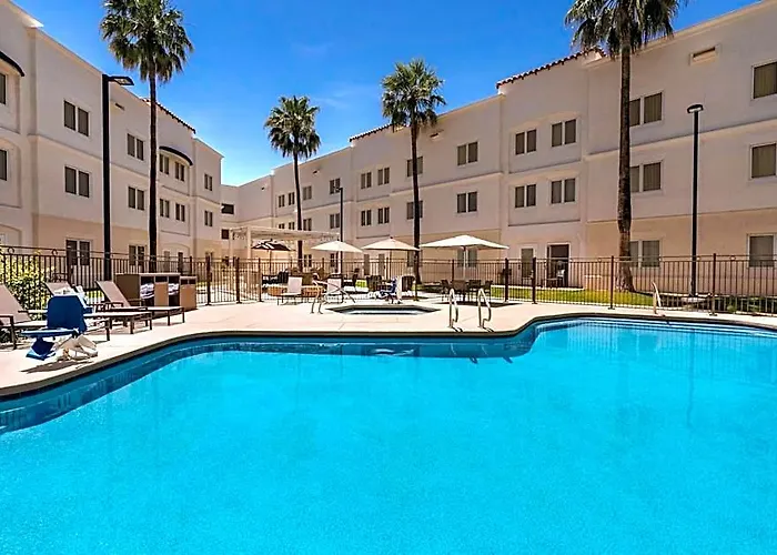 Hotel Homewood St. Philip's Plaza